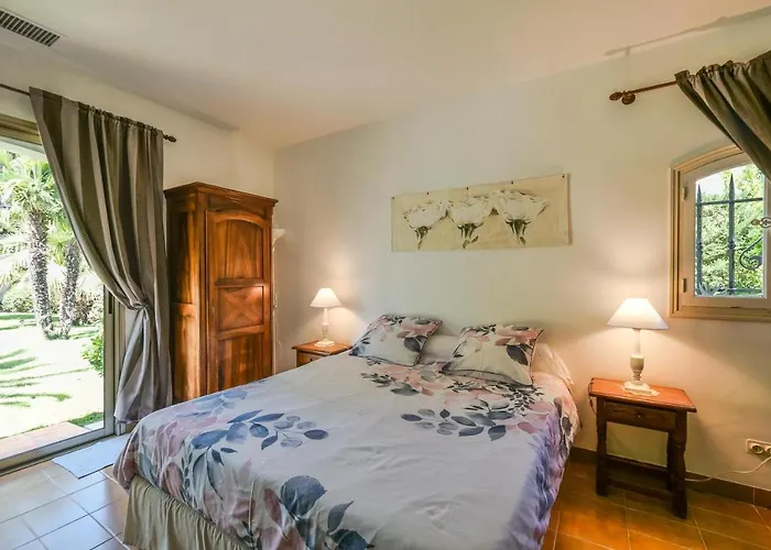 Alizee Bed and Breakfast 3*
